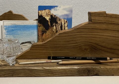 Skyline tridimensionale con Cusna - scultura su castagno 46x16x13 cm