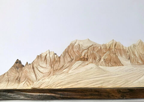Skyline 2 (Monte Bianco) - scultura su cirmolo 70x15x10 cm