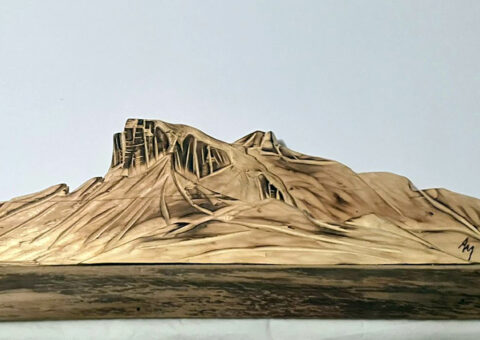 Skyline 26 (Bismantova) - scultura su cirmolo 46x16x8 cm