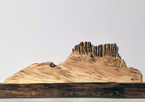 Skyline 28 (Bismantova) - scultura su cirmolo 53x23x8 cm