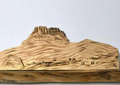 Skyline 28 (Bismantova) - scultura su cirmolo 53x23x8 cm