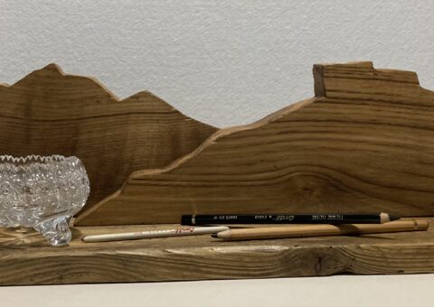 Skyline tridimensionale con Cusna - scultura su castagno 46x16x13 cm