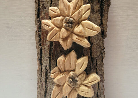 Stelle alpine su corteccia - scultura su cirmolo 11x20x4 cm