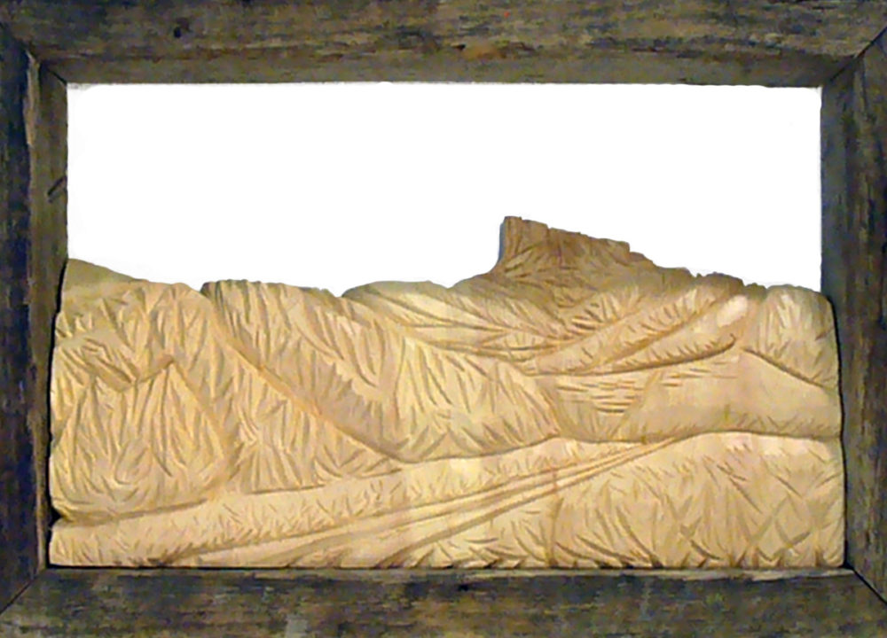 Felina -  altorilievo su pino cembro 40x25 cm - donato alla raccolta dei fondi per l'Oratorio di Via 1° Maggio a Castelnovo ne' Monti dedicato a S.M. Maddalena